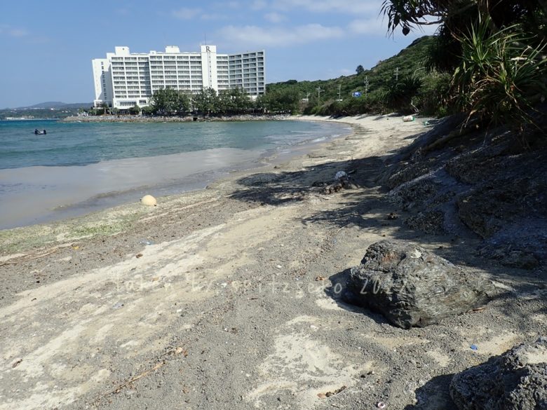 2022/2/27現在、沖縄恩納村マリブビーチ最東端の軽石状況